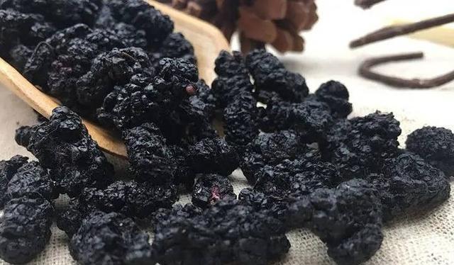 揭秘狗狗便便为什么是黑色的（黑色的狗狗便便究竟是什么引起的？）