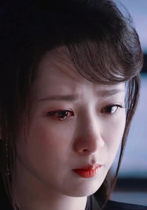 右眼流泪的征兆及其相关病症（解析右眼流泪的原因、症状及可能的治疗方法）