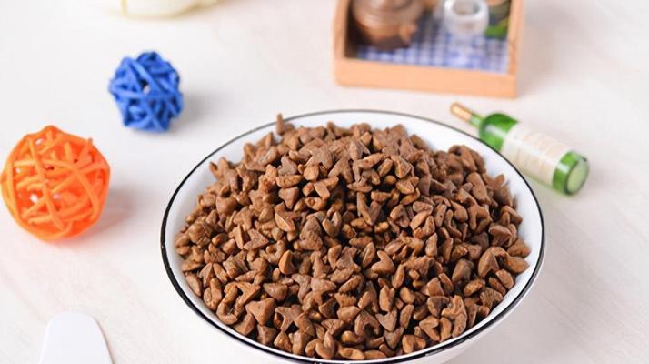 萨摩耶幼犬的饮食指南（了解萨摩耶幼犬的适宜和禁忌食物）